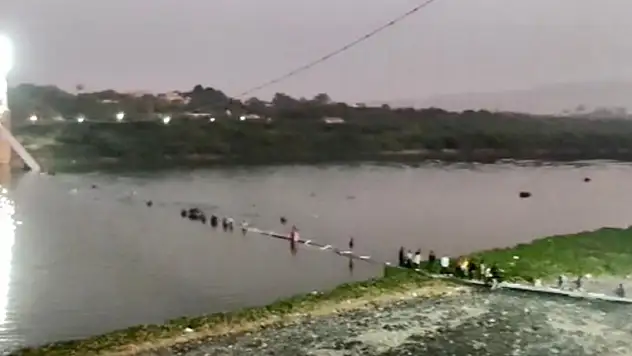 Hindistan'da asma köprü faciasında can kaybı 141'e yükseldi