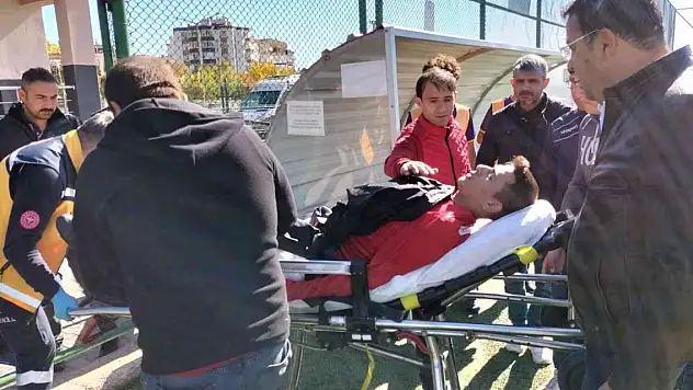 Maçta bir anda yere yığıldı! Kaleci...