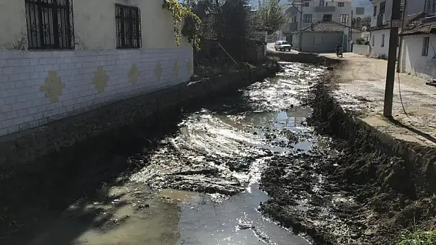 Dereden bin 500 ton balçık ve çöp çıktı