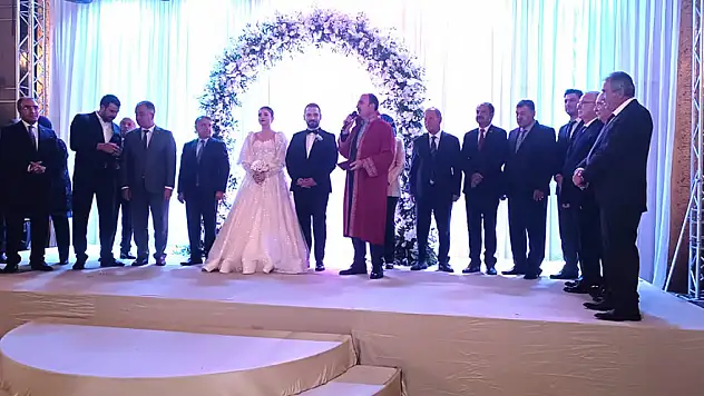 Alparslan ve Fatma Nur dünya evine girdi