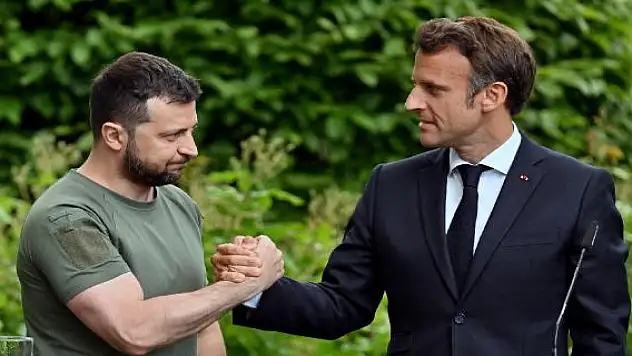 Macron ve Zelenskiy telefonda görüştü