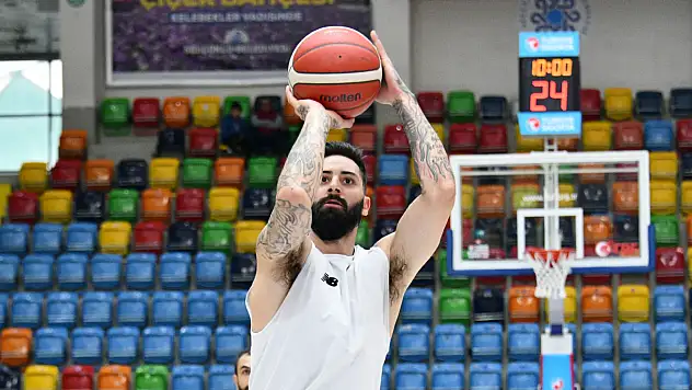 Konyasporlu oyuncu Alex Perez, 'Mücadeleci bir ortam var'