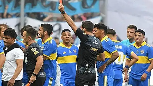 Kupa finalinde 11 kişiye kırmızı kart!