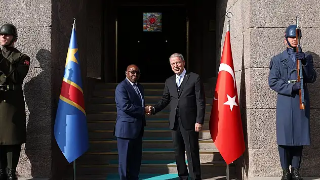 Bakan Akar'dan önemli görüşme