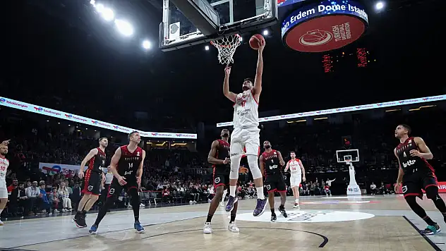 12 Dev Adam Belçika'ya fark attı