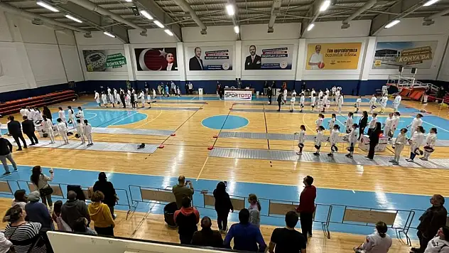 Eskrimde bölgesel epe açık turnuvaları başladı