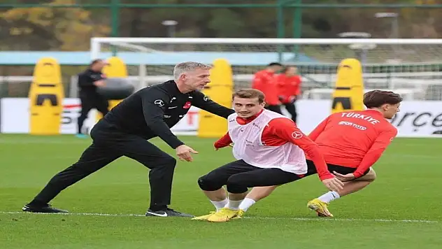 A Milli Futbol Takımı, İskoçya maçı için Diyarbakır'a gitti