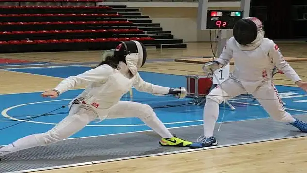 Eskrimde bölgesel epe açık turnuvaları sona erdi