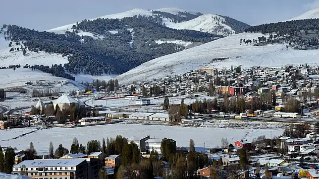 Gece etkili olan kar ilçeyi beyaza bürüdü