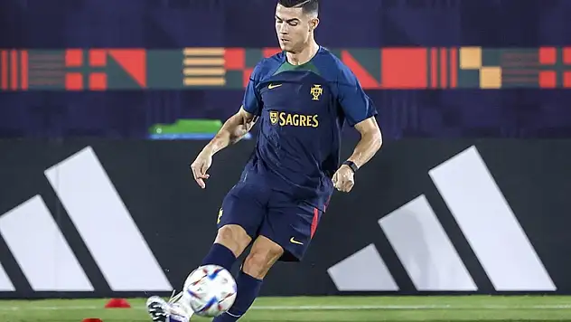 Ronaldo, gazetecilerden takım arkadaşlarına kendisini sormamalarını istedi