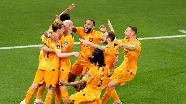 Hollanda 3 puanın sahibi oldu