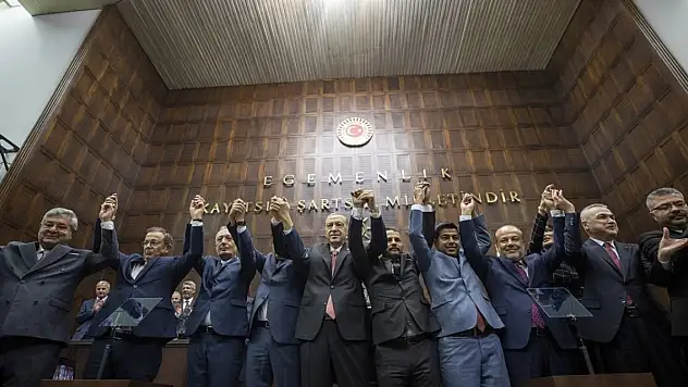 AK Parti'ye CHP ve İYİ Parti'den katılım