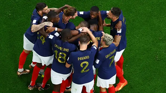 Son şampiyon Fransa'dan dört gollü başlangıç