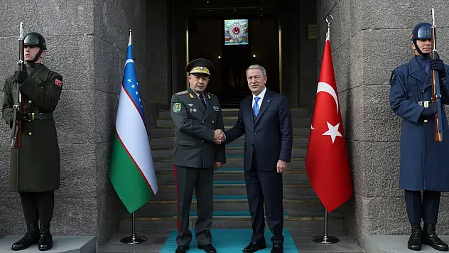 Bakan Akar, Özbekistan Savunma Bakanı Kurbanov ile görüştü