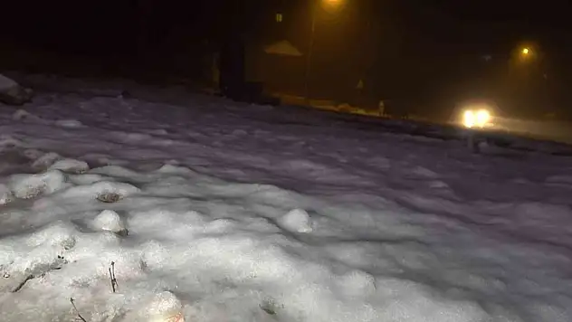 Kar yağışını duyan vatandaşlar Uludağ'a koştu