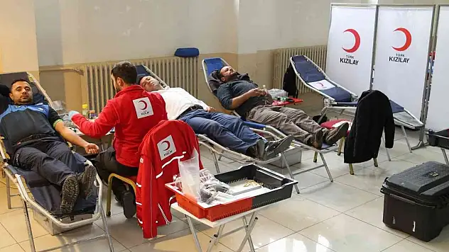 Ulusal kan stokları asgari seviyenin altına düştü, Kızılay çağrı yaptı