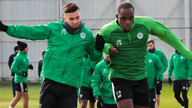 Konyaspor, dar alanda pas çalıştı