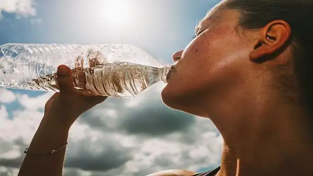 'Günde 2 litre su içmek lazım' iddiası çürütüldü