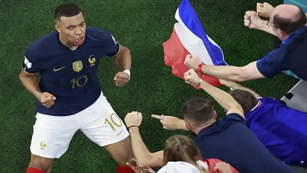 Horoz, Mbappe ile bileti kaptı