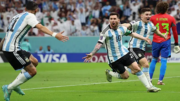 Arjantin kendine geldi, Messi maça damgasını vurdu