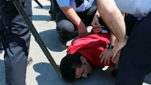 Direnen fabrika işçilerine polis müdahalesi