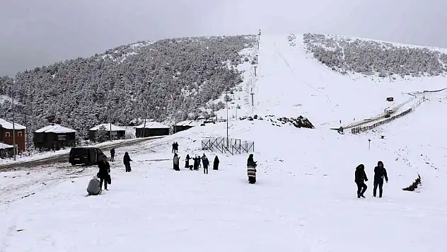Kar yağışını duyan Zigana Kayak merkezine akın etti