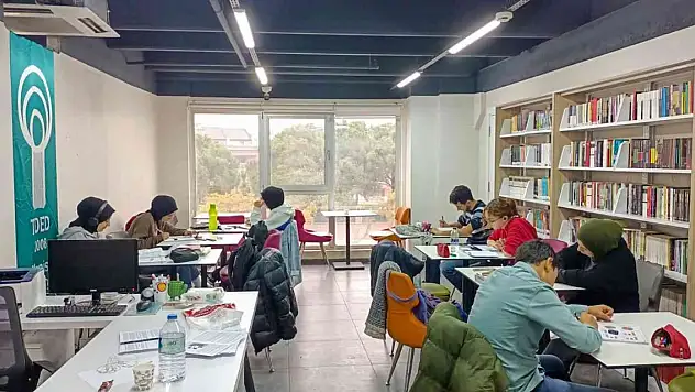 Yunusemre'de kütüphaneler kitapseverlerin uğrak noktası oluyor