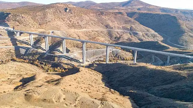 55 günde Eğiste Hadimi Viyadüğü ile birlikte 12 eseri hizmete sunuldu