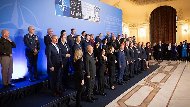 Bakan Çavuşoğlu, aile fotoğrafı çekimine katıldı