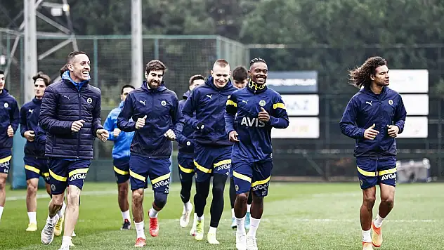 Fenerbahçe'de Luan Peres idmanda yer aldı