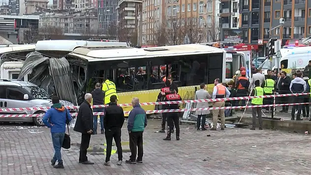 Tramvay Durağı'nda trafik kazası: 33 yaralı