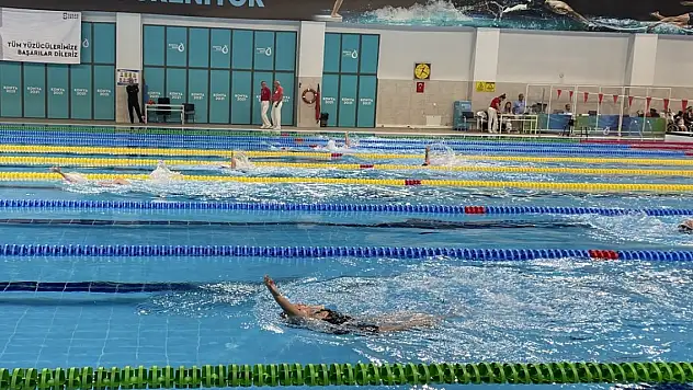 Para Yüzme Türkiye Şampiyonası Konya'da başladı