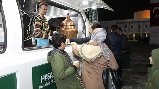 Karatay'dan Mevlana'nın misafirlerine salep ikramı