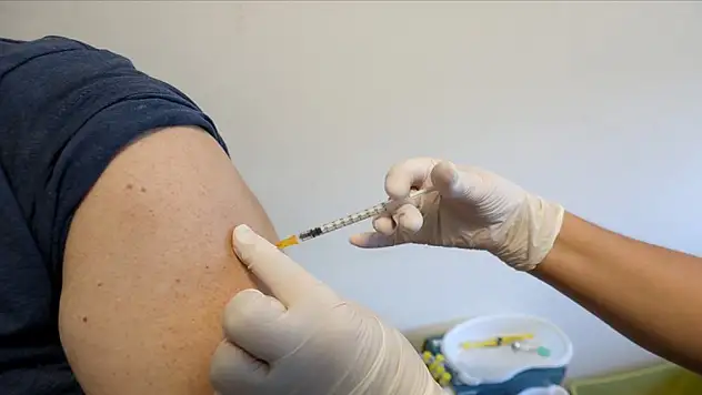 Vakalardaki artış ihtimaline karşı 'maske ve aşı' uyarısı