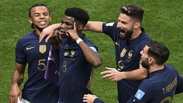 Son şampiyon Fransa yarı finalde