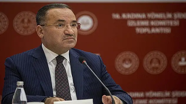 'Ekrem İmamoğlu hakkında kesinleşmiş hapis ve siyasi yasak yok'