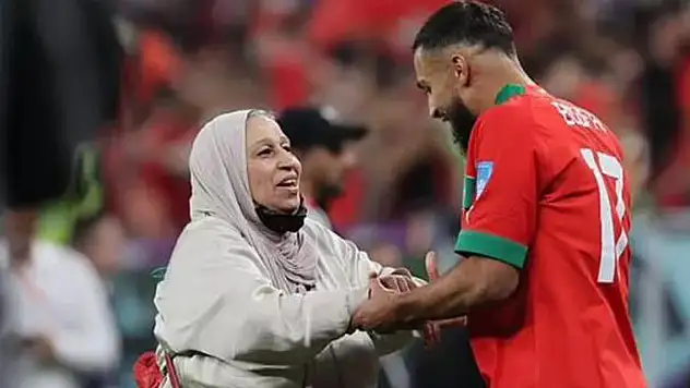 Danimarkalı sunucudan ırkçı hareket! Faslı futbolcuları ve annelerini maymuna benzetti