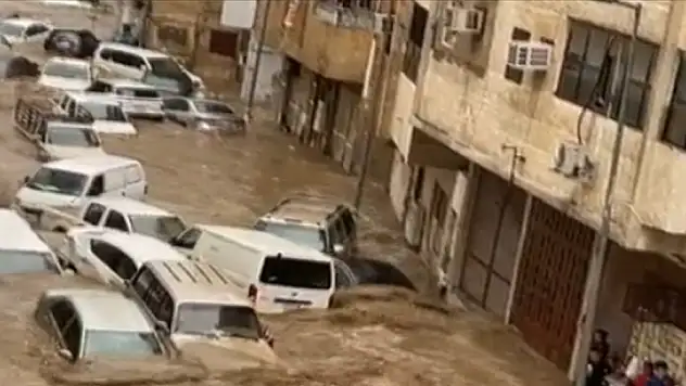 Mekke'de sel: Mekke-Cidde otoyolu kapatıldı