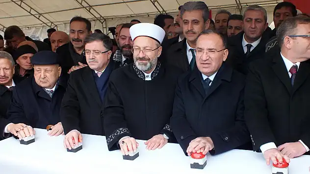 Bakan Bozdağ: Camilerimiz hedeftedir her zaman