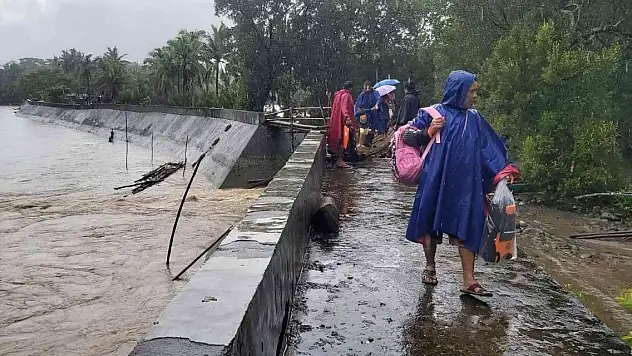 Filipinler'de şiddetli yağışların yol açtığı sel felaketinde 11 ölü, 19 kayıp