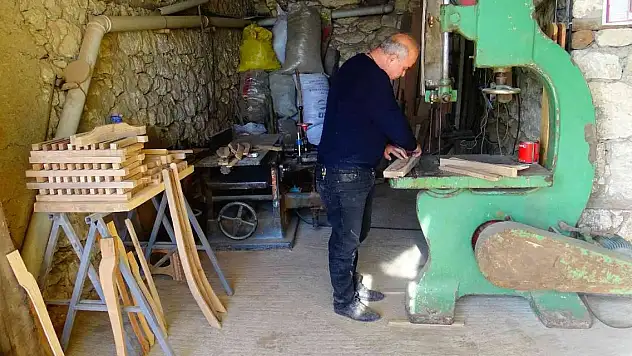 Ömürlük ahşap sandalyelerin geçmişi 74 yıl öncesine dayanıyor
