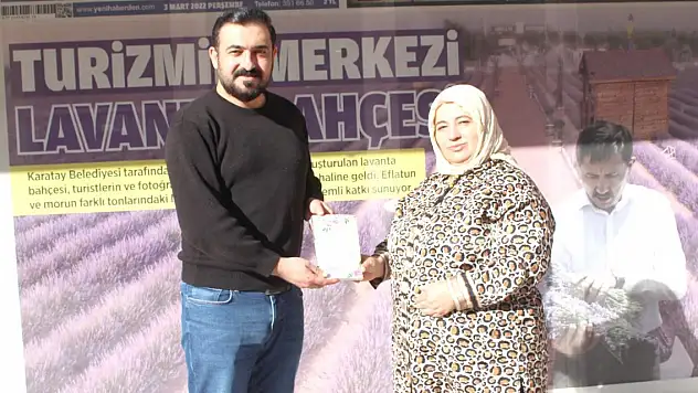 Eker'in yeni şiir kitabı 'Bir Avuç Mutluluk' yayımlandı