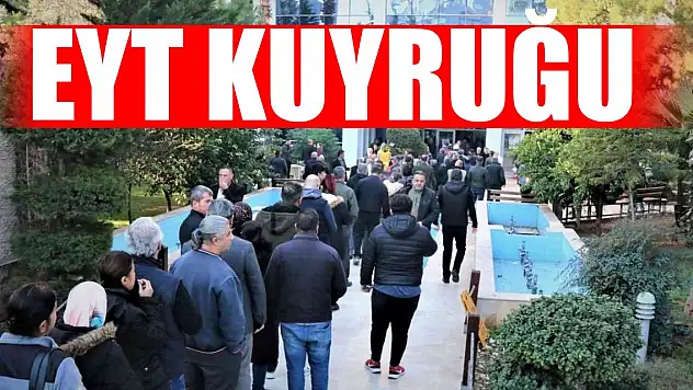EYT'li vatandaşlar SGK önünde yoğunluk oluşturdu