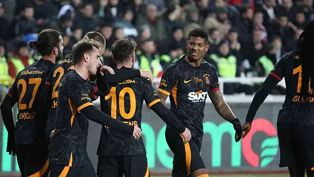 Galatasaray liderliğini sürdürdü