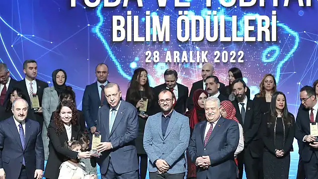 NEÜ'lü akademisyene, başarı ödülü