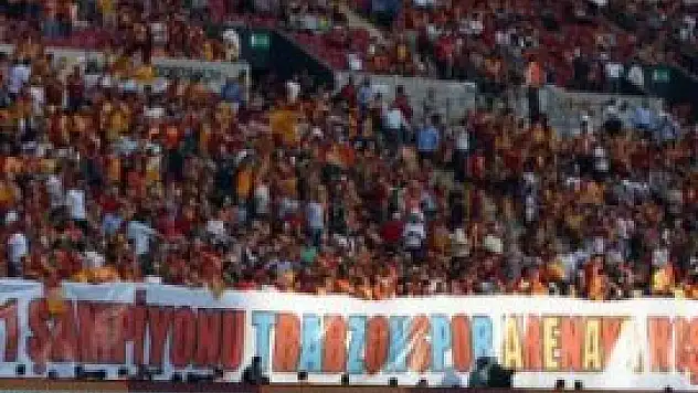Arena'da Fenerliler'i çıldırtan pankart