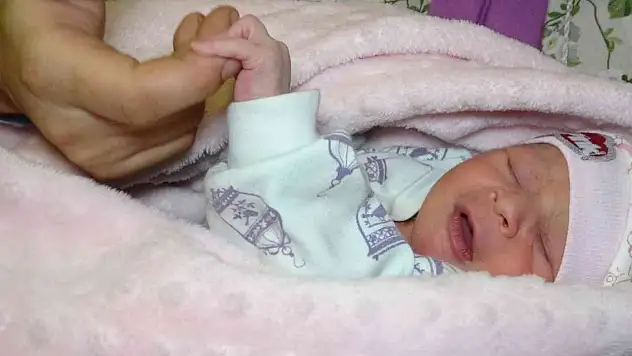 Yeni yılın ilk bebeği dünyaya geldi