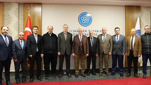 NEÜ'de Muhiddin Okumuşlar, Zekeriya Mızırak, Oğuz Doğan görevi bıraktı