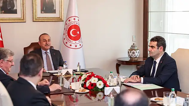 Bakan Çavuşoğlu, Suriye Ulusal Koalisyonu Başkanı El-Maslat ile görüştü