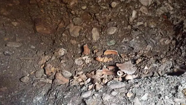 Yol çalışmasında 1600 yıllık oda mezar bulundu